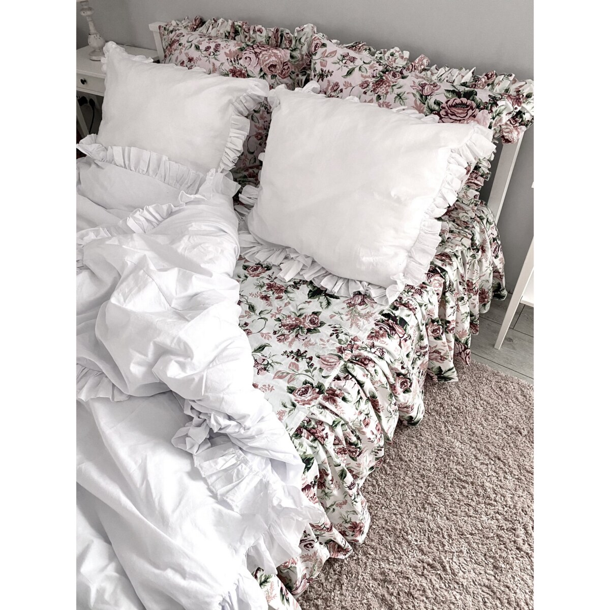 Prześcieradło Na Łóżko Bawełniane Z Ozdobną Falbanką Retro Kwiaty 160 Cm