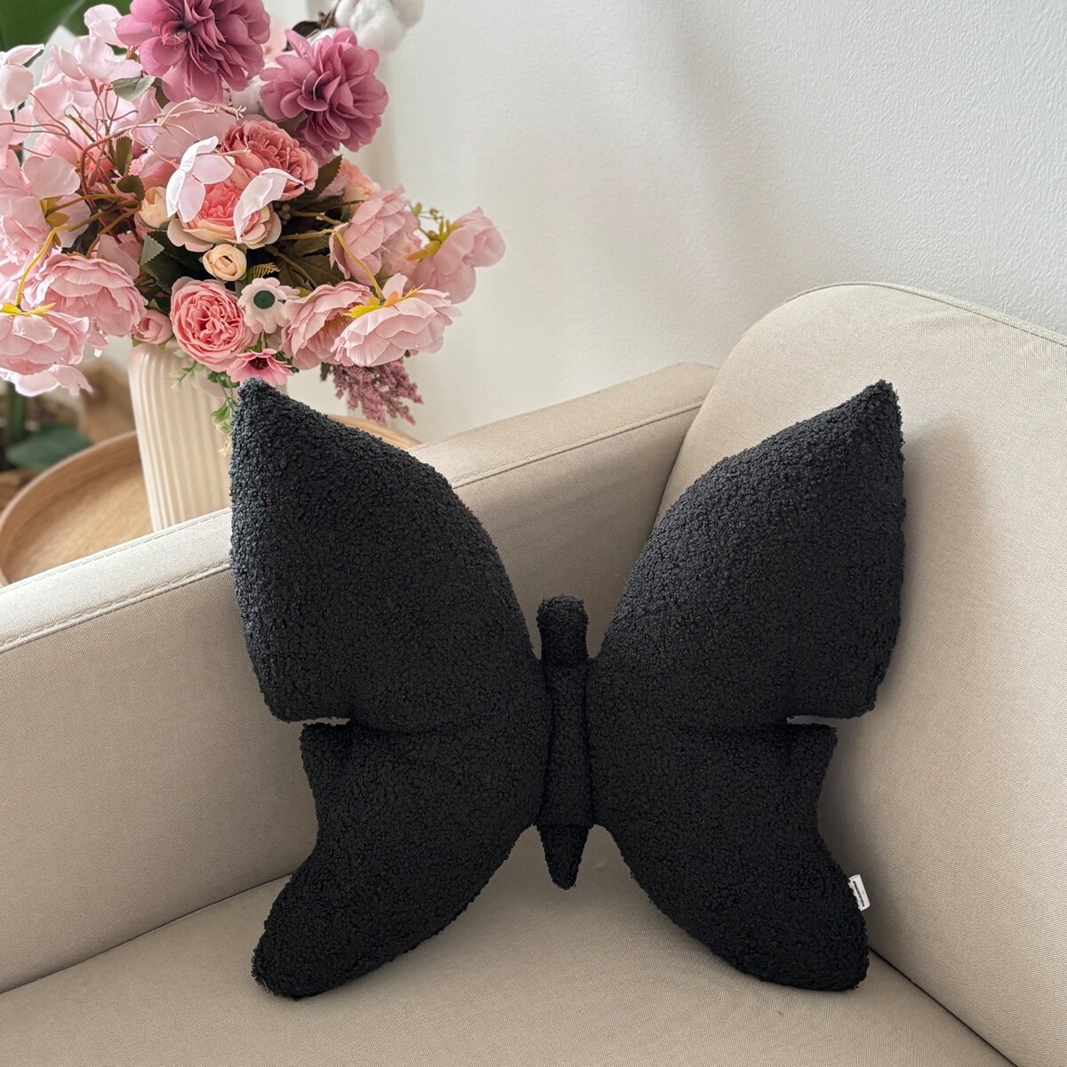 Poduszka dekoracyjna Motyl czarna boucle