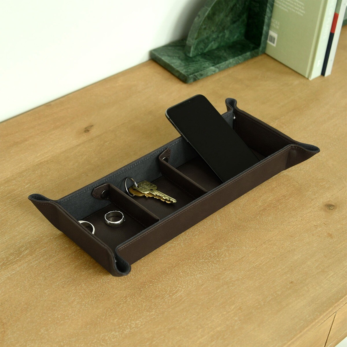 Podstawka prostokątna z przegródkami na drobiazgi Stackers brązowa