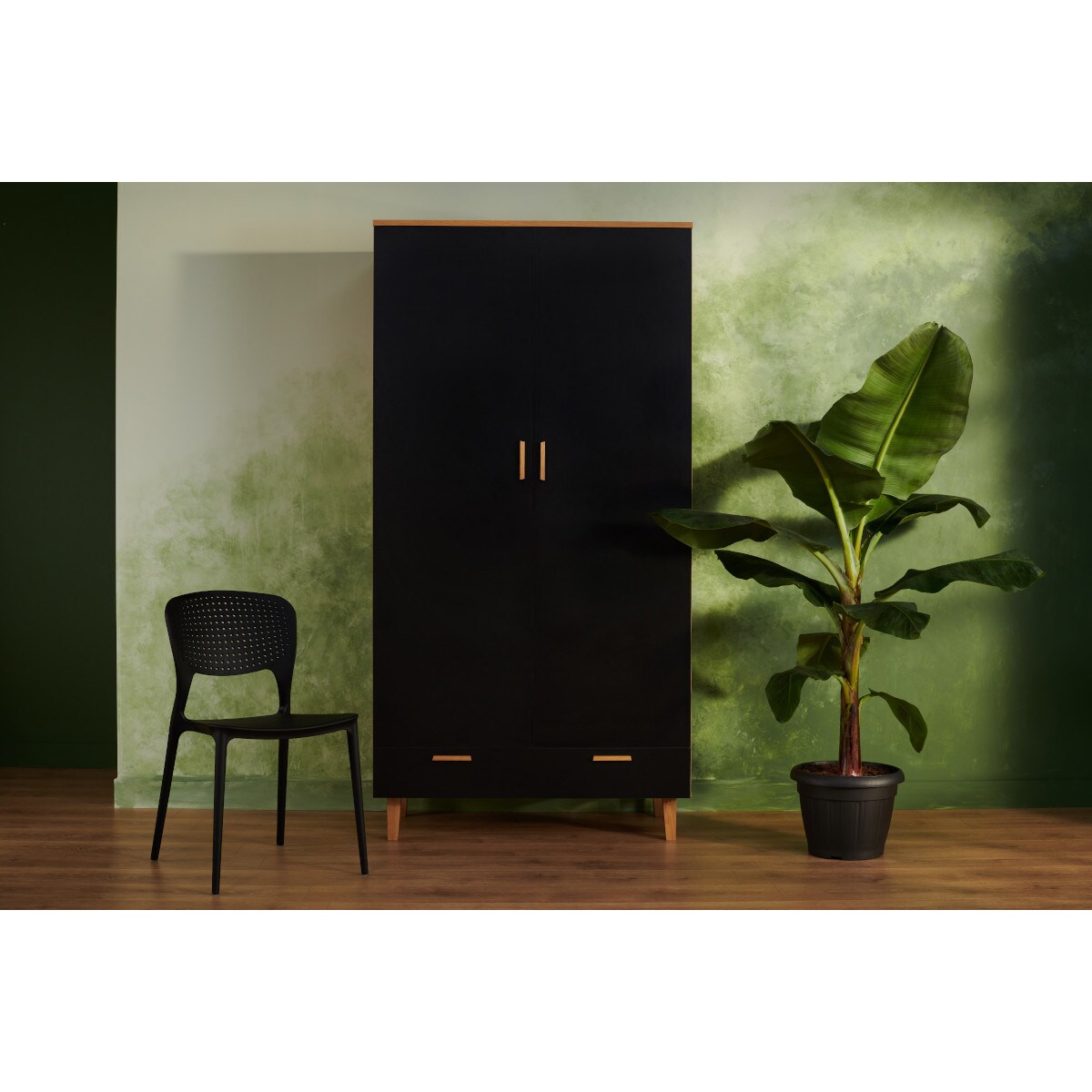KONSIMO FRISK Czarna szafa skandynawska