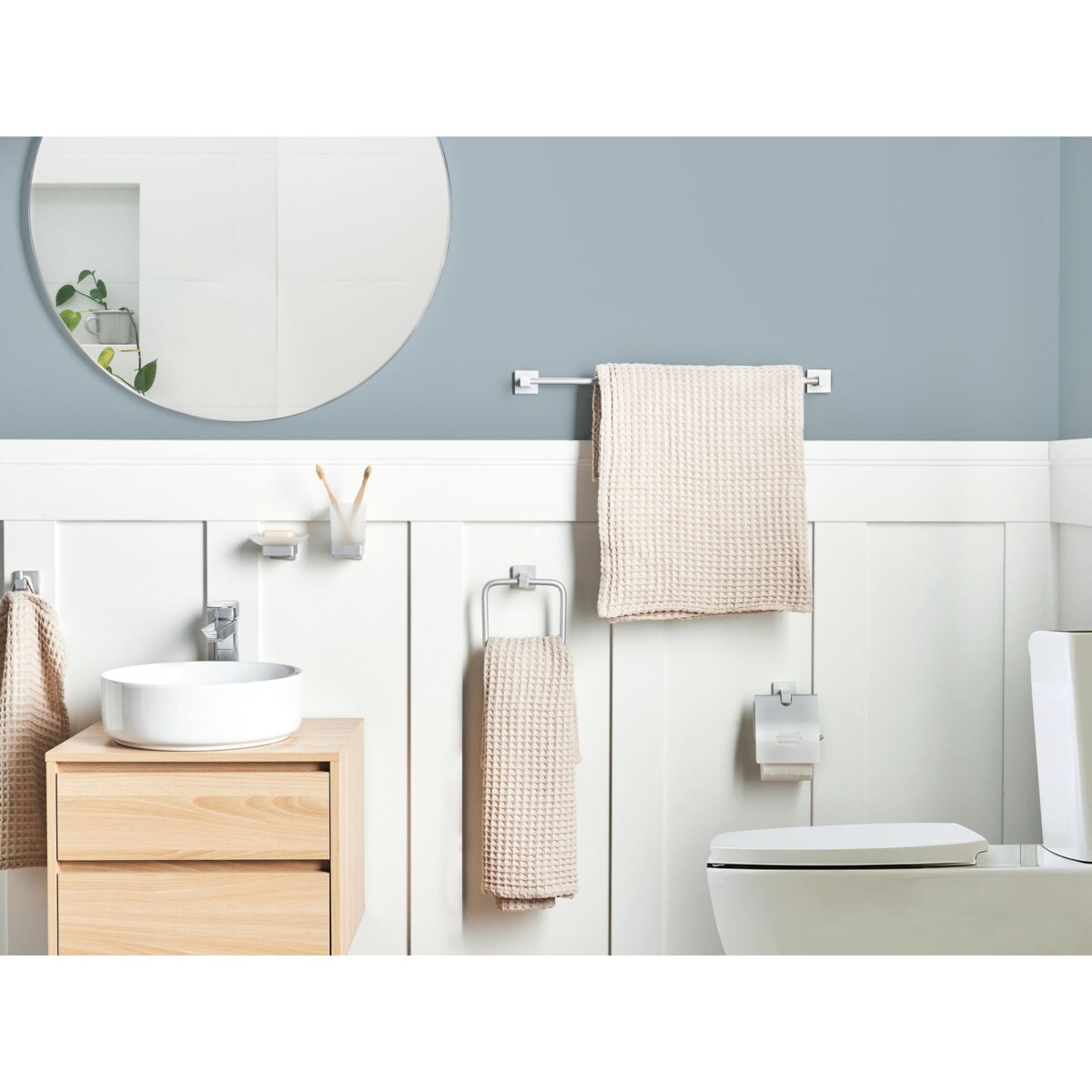 Zestaw akcesoriów toaletowych 6 elementów UVITA Z uchwytami i haczykami na ręczniki Srebrny