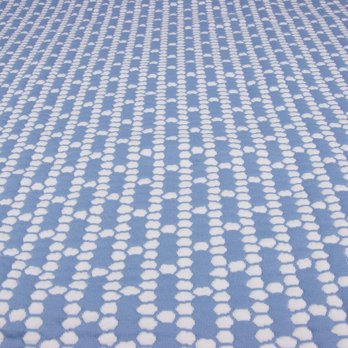 Narzuta na łóżko 180x240 błękitna w biały wzór