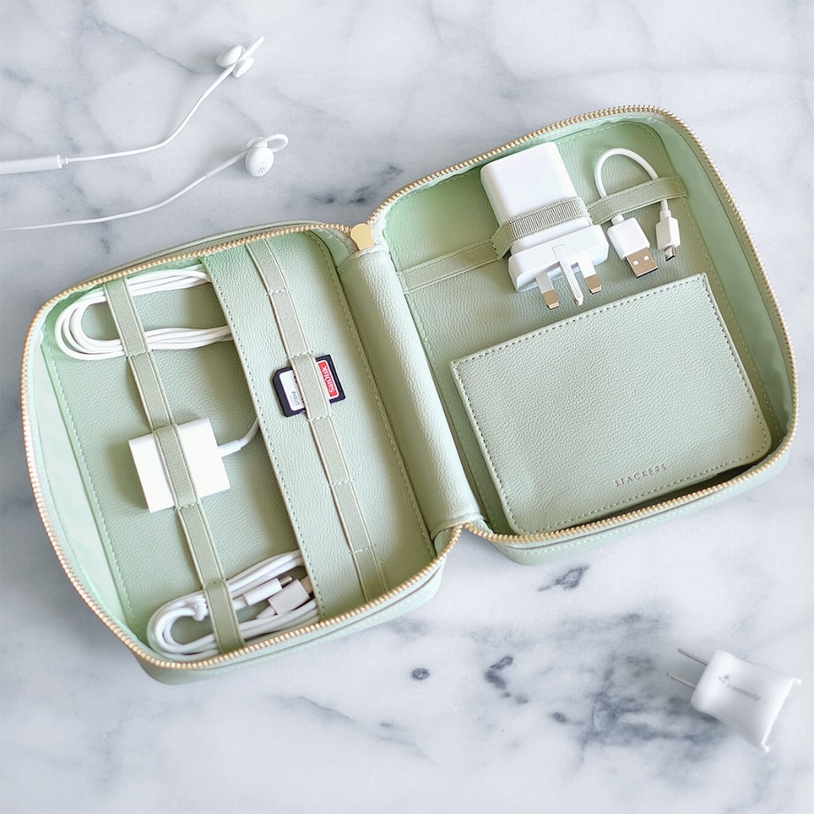 Etui na ładowarki i słuchawki Stackers Pebble zieleń szałwiowa