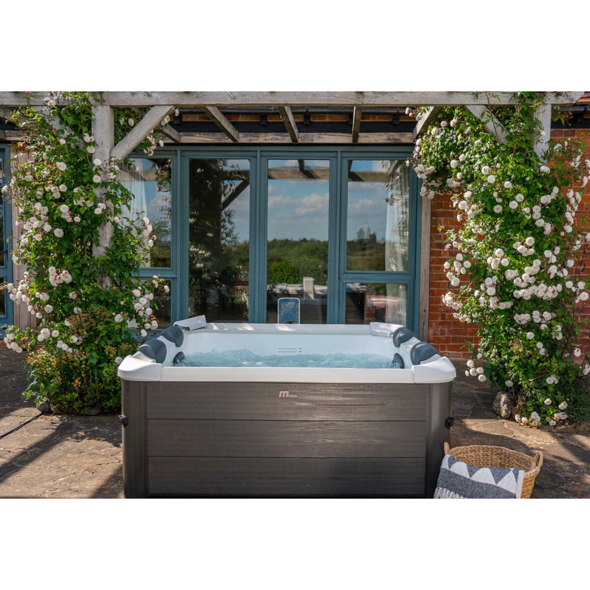 Basen z hydromasażem mSpa Oslo 6 osobowe SPA panelowe ogrodowe 850l LED Wi-Fi