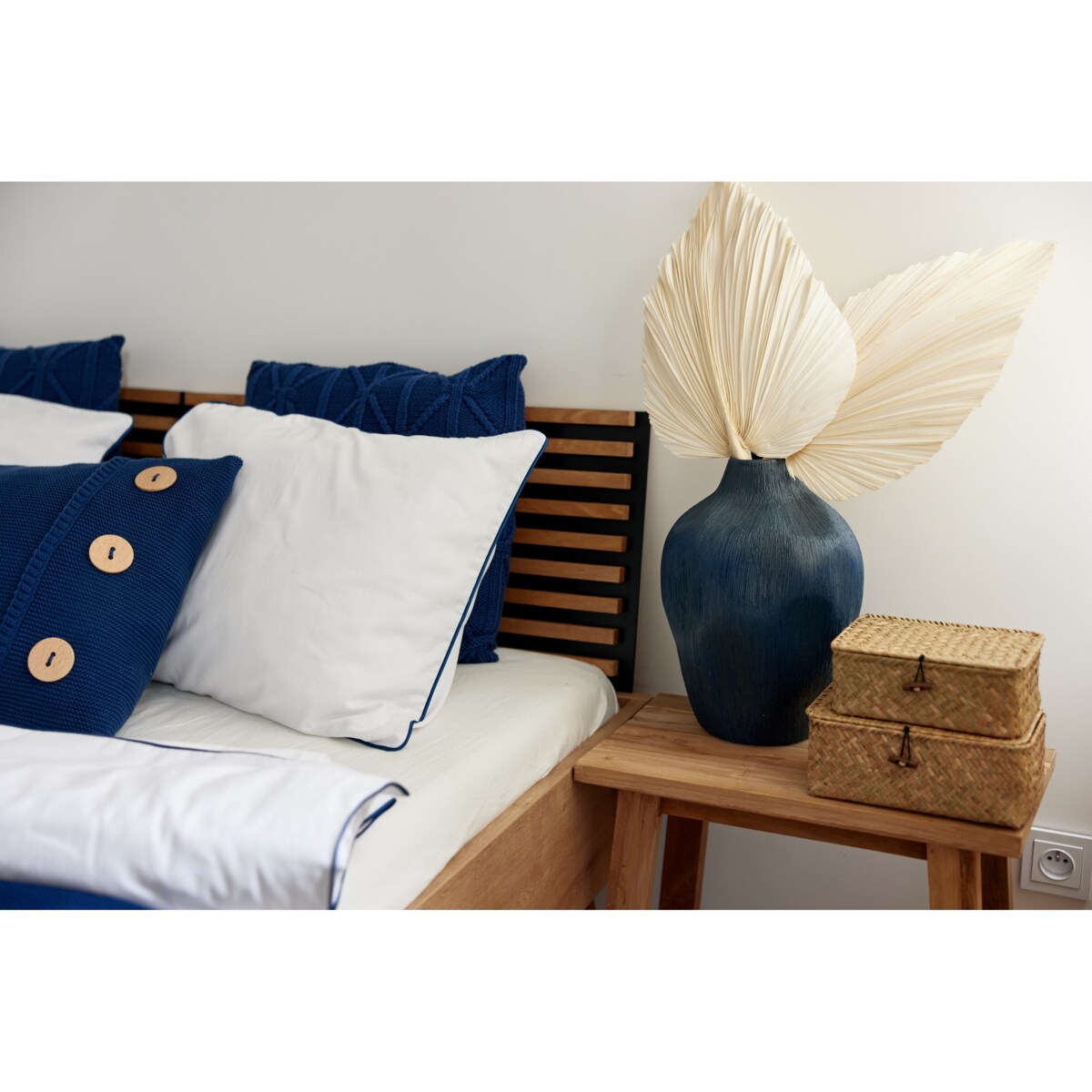 Pościel biała lamówka granatowa, 200 x 200 cm, La Manta