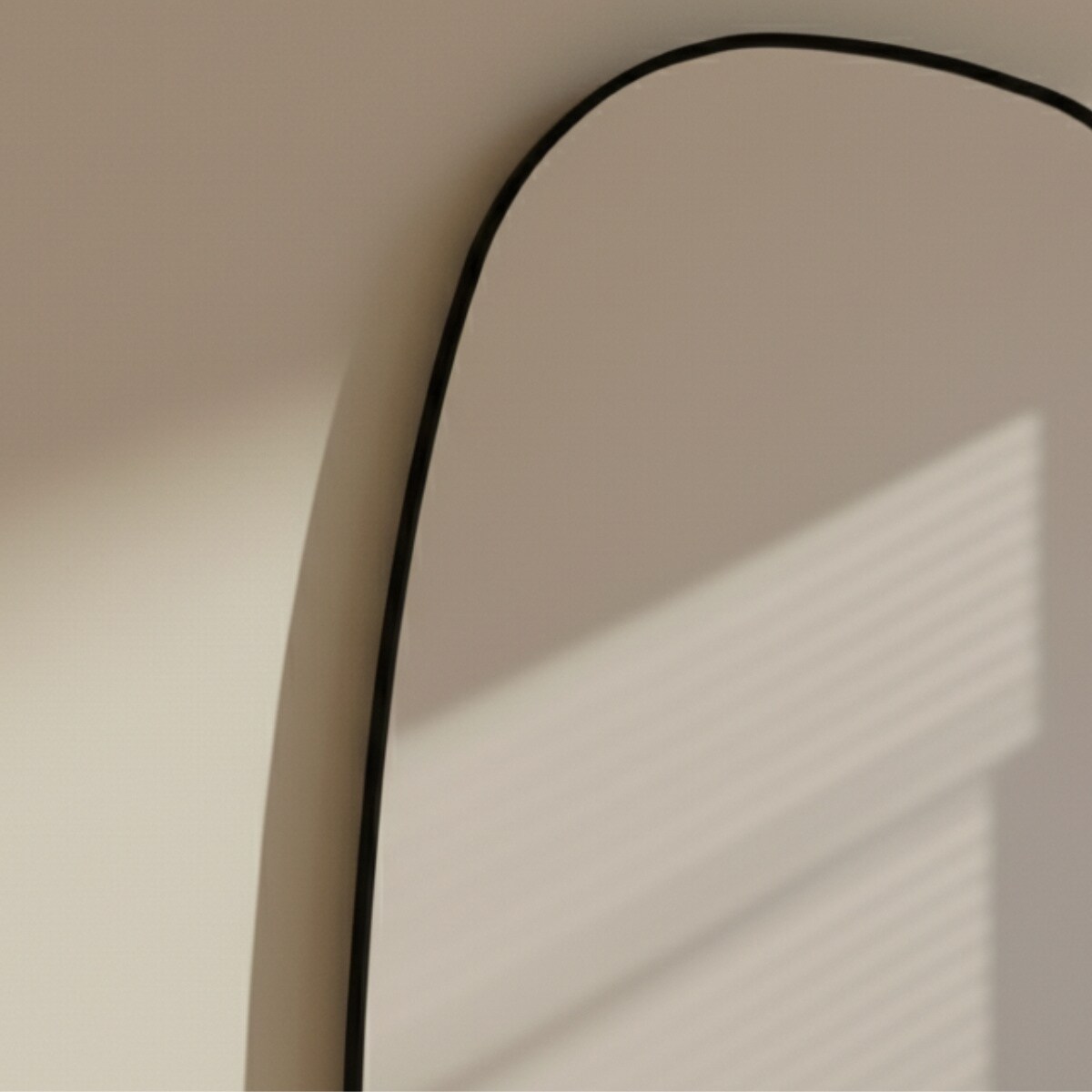 Owalne lustro wiszące OVYN, 60 x 32 cm