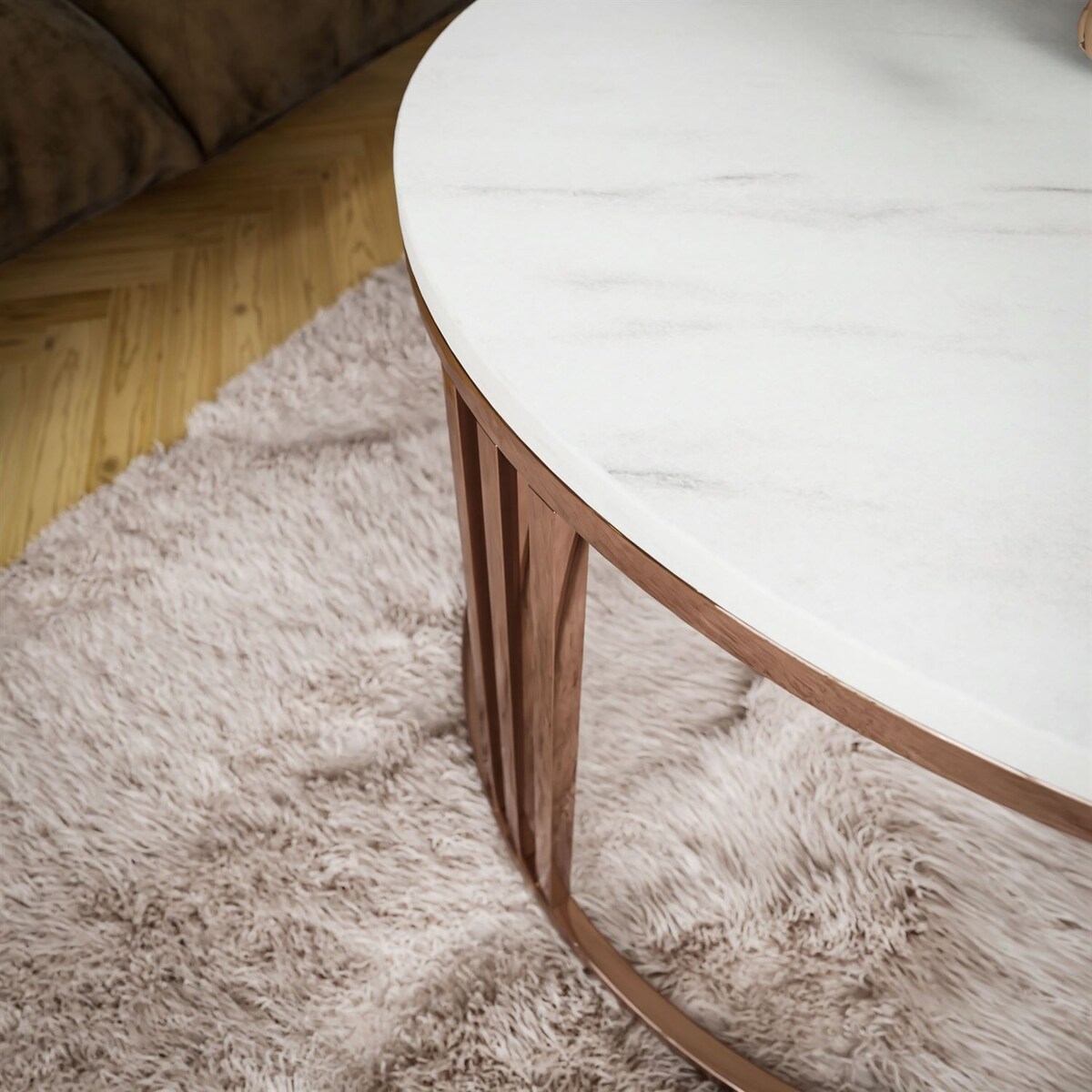 Okrągły stolik kawowy LORI mat z miedzianym stelażem, Marmur Levanto