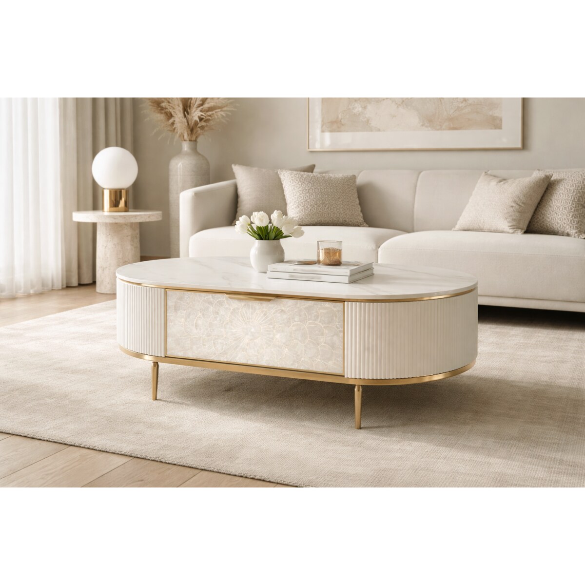 Kremowy stolik kawowy glamour Champion z muszlami i spiekiem 122x71x45