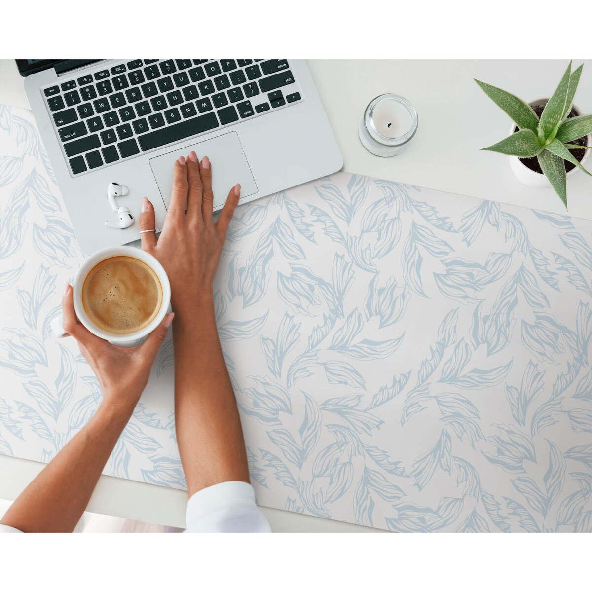 Biała mata na biurko Delikatne liście, 120x60 cm