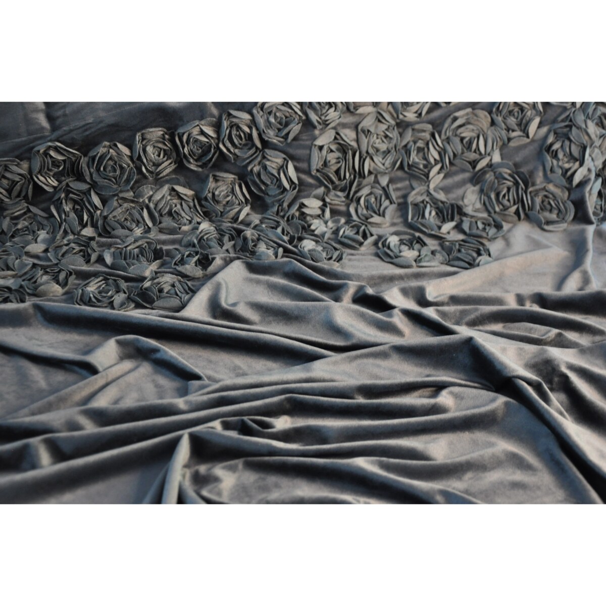 Zasłona welurowa "french roses" z wyszywanymi różami 140x270 cm taśma | szary