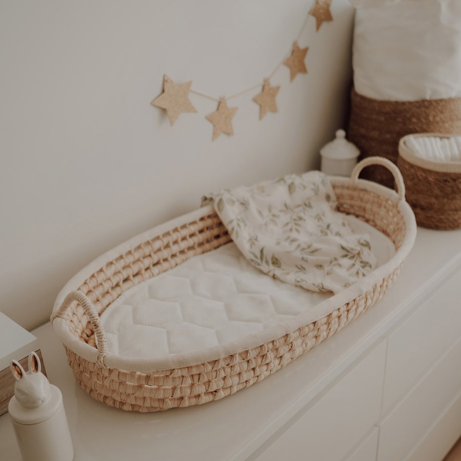 Kosz do przewijania — pleciony z grubej trawy