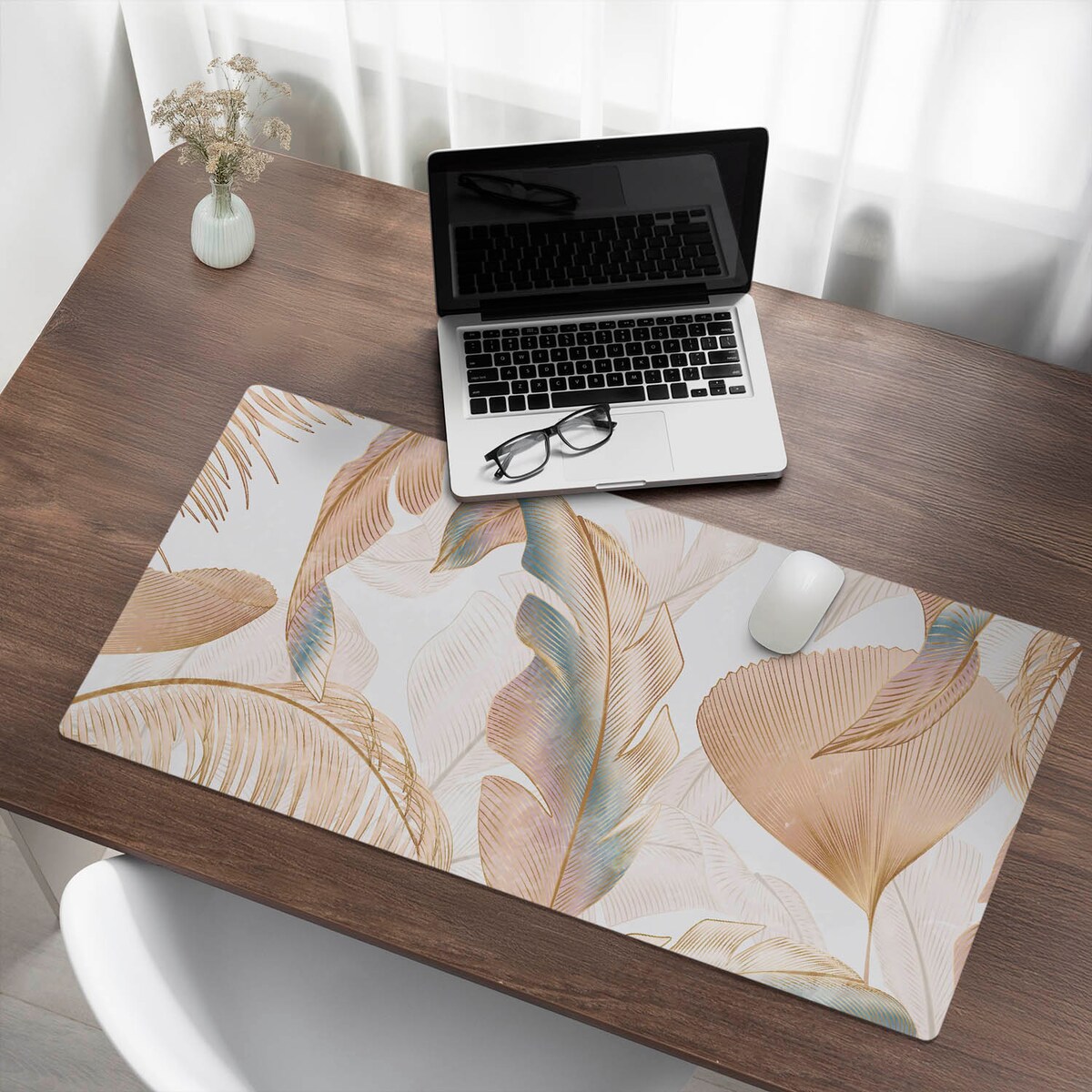 Beżowa mata na biurko Delikatne liście, 100x50 cm