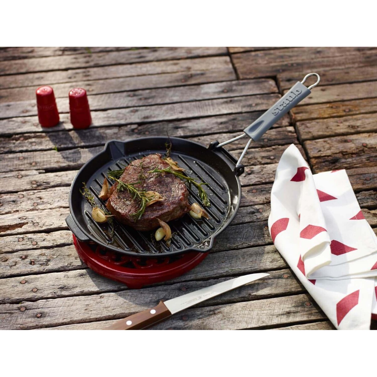 STAUB Okrągła patelnia żeliwna grillowa 27 cm, czarny