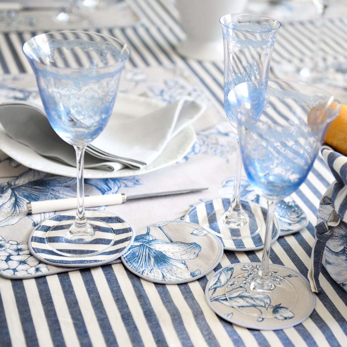 Mini dwustronne podkładki z motywem kwiatowym i eleganckich pasów Blossom Blue & Stripes – komplet 6 szt.