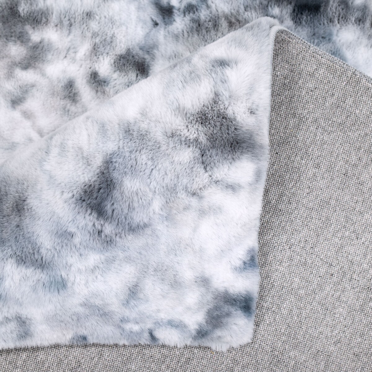 Dywan Rabbit z efektami iryzującymi Tolero 5000 Szary 80x150