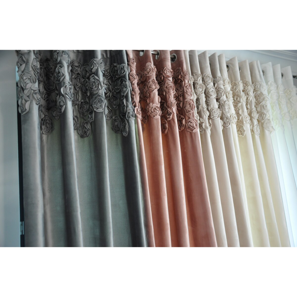 zasłona welurowa "bella rosa" z wyszywanymi różami | taśma | szary