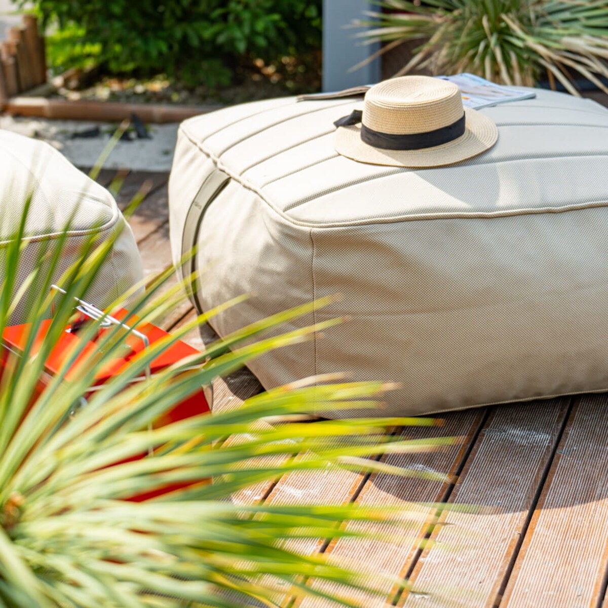 Fotel ogrodowy z podnóżkiem beżowy, sponge, siedzisko