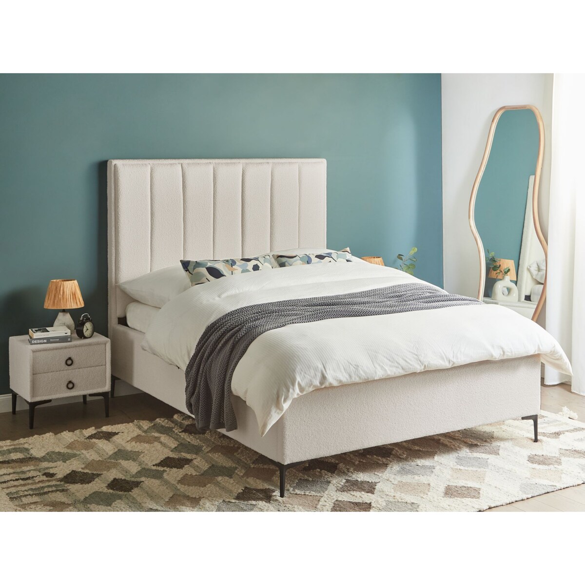 Zestaw mebli do sypialni boucle 140 x 200 cm złamana biel SEZANNE