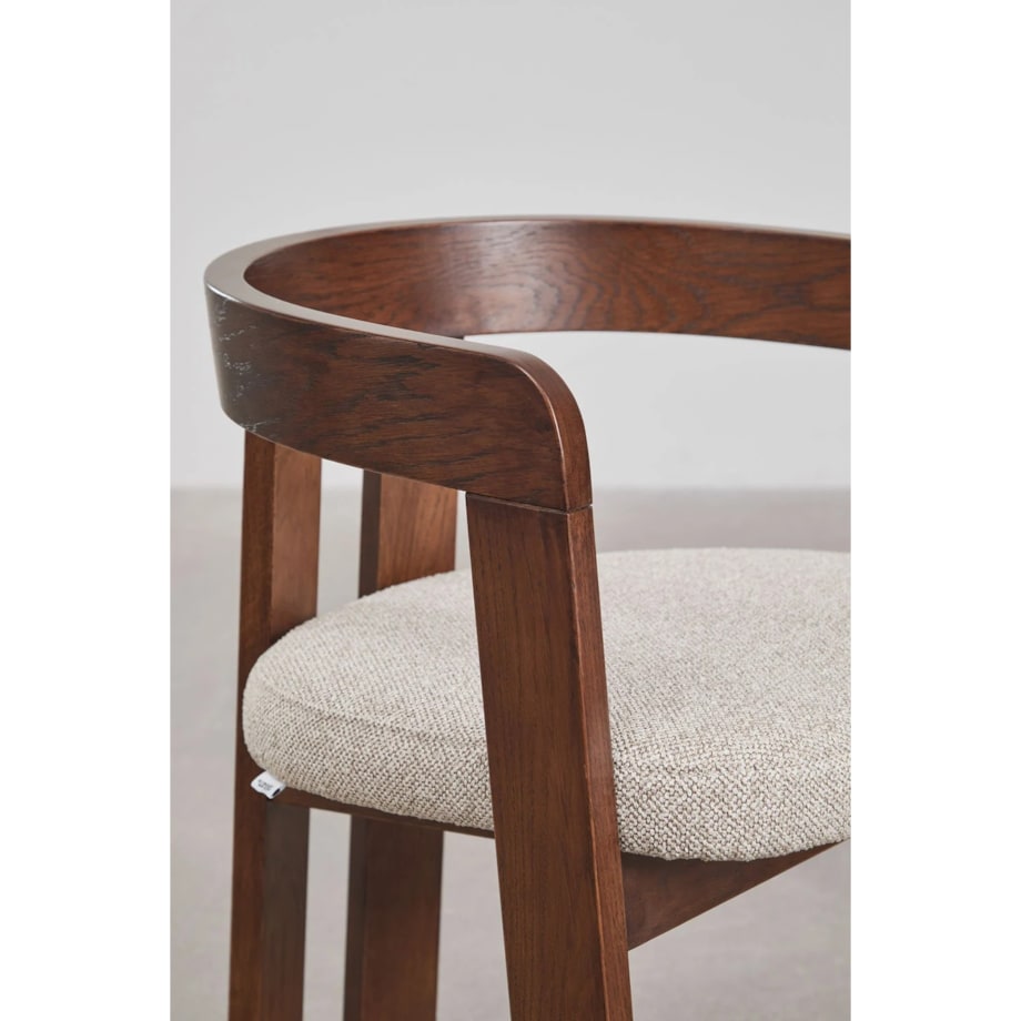 Krzesło z podłokietnikami, ciemne drewno, kremowe bouclé, Yvonne