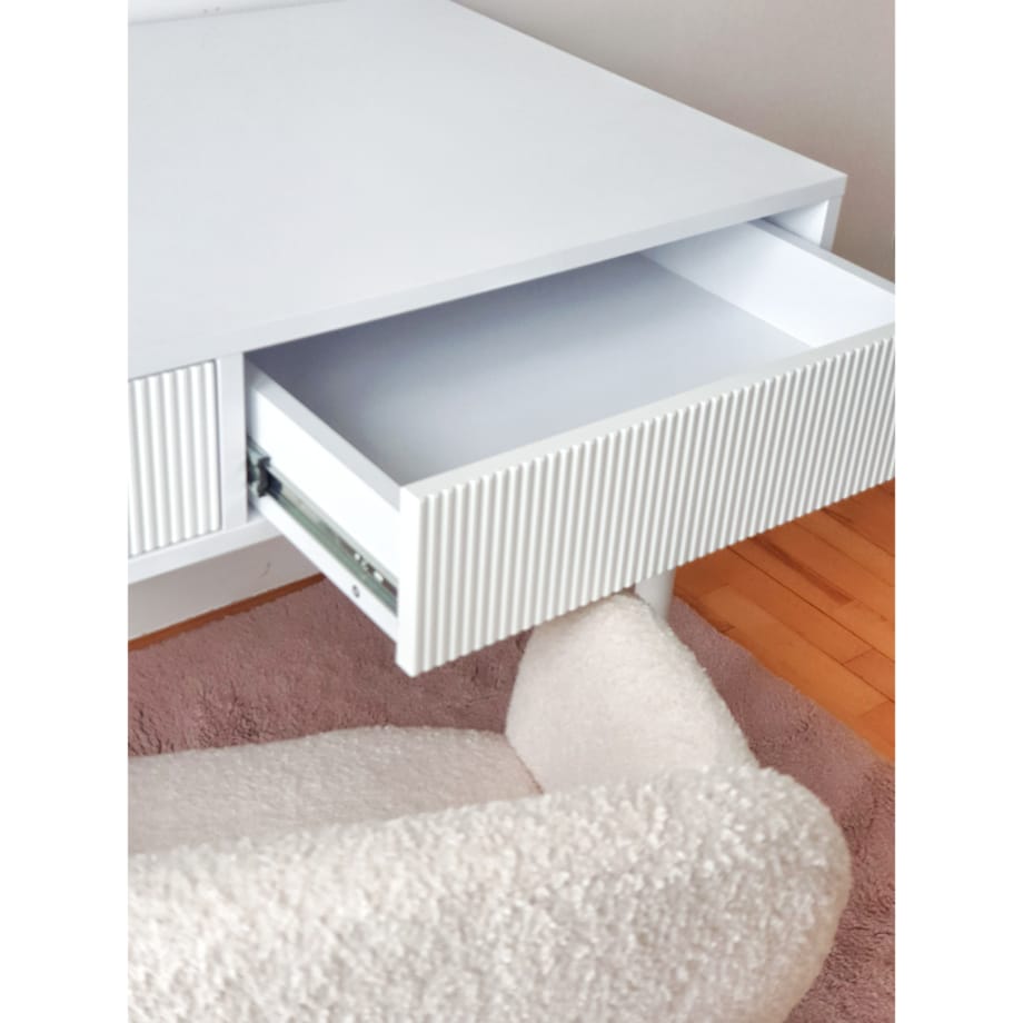 BIURKO BIAŁE MATOWE Z RYFLOWANYMI SZUFLADAMI