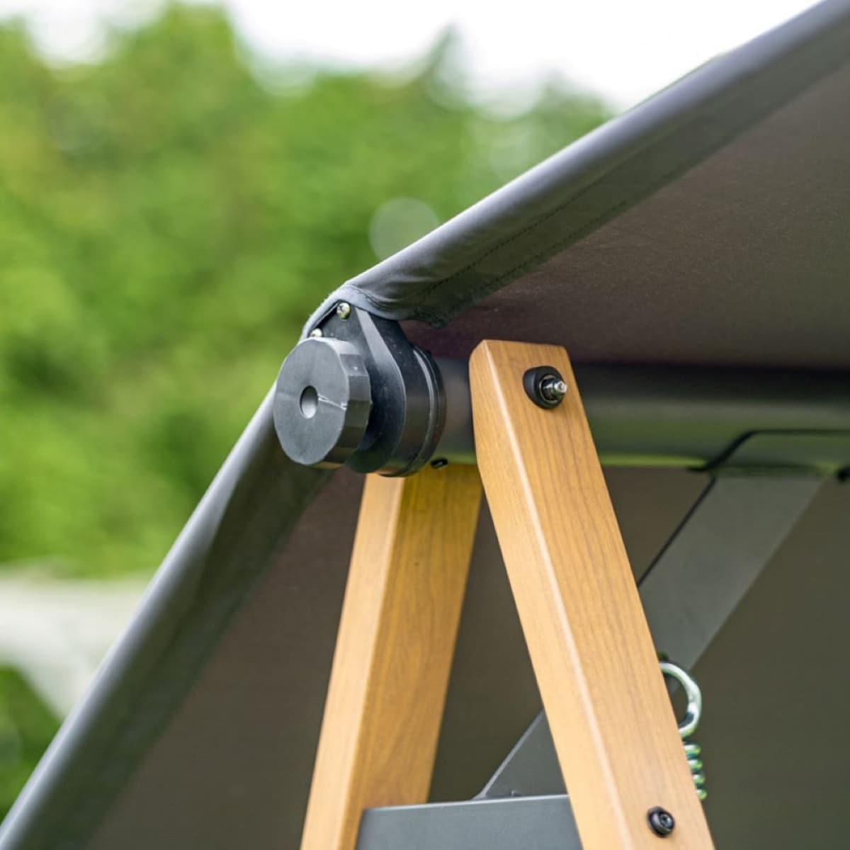 Huśtawka ogrodowa wisząca wolnostojąca z daszkiem szara Herning