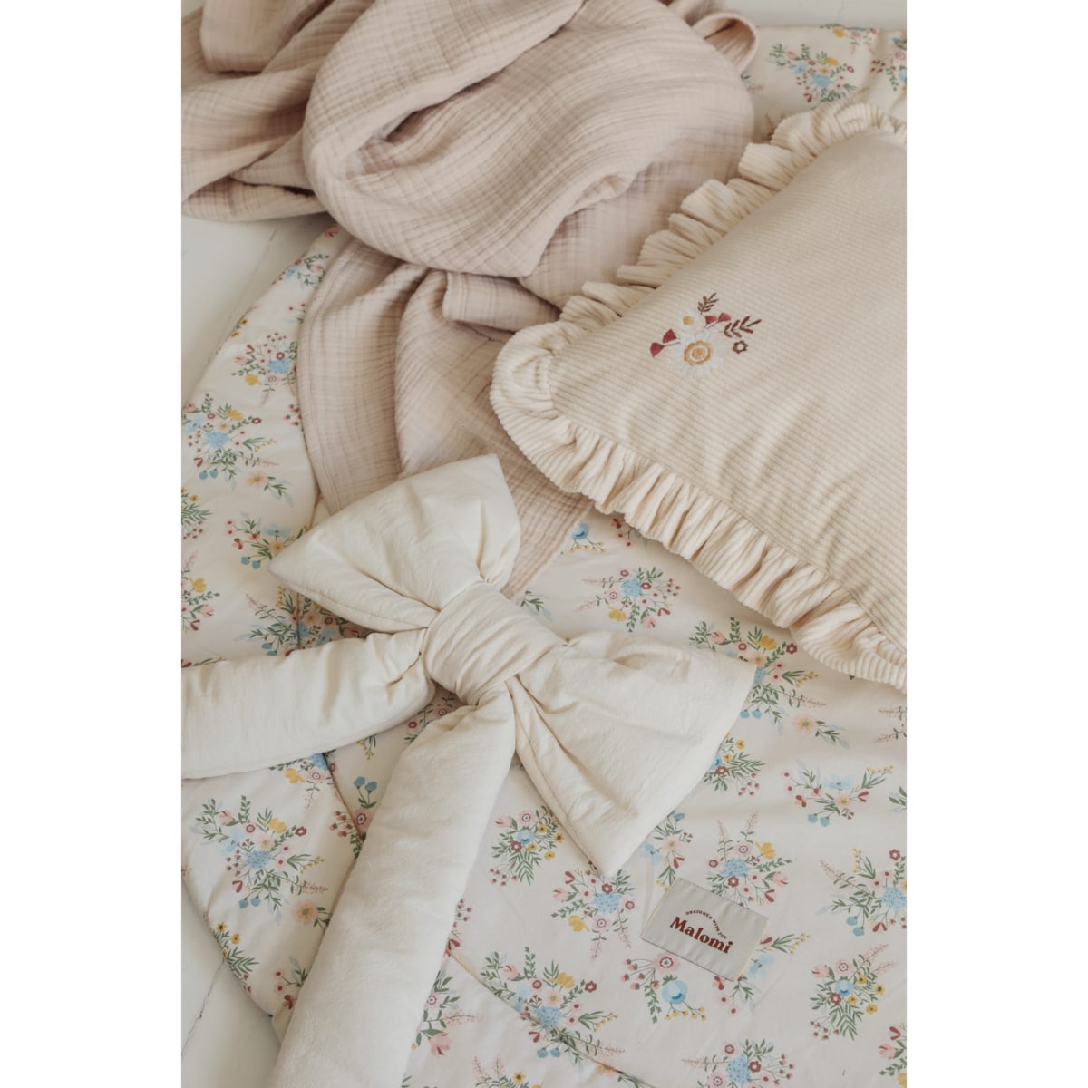 Mata do zabaw Blooming Meadow