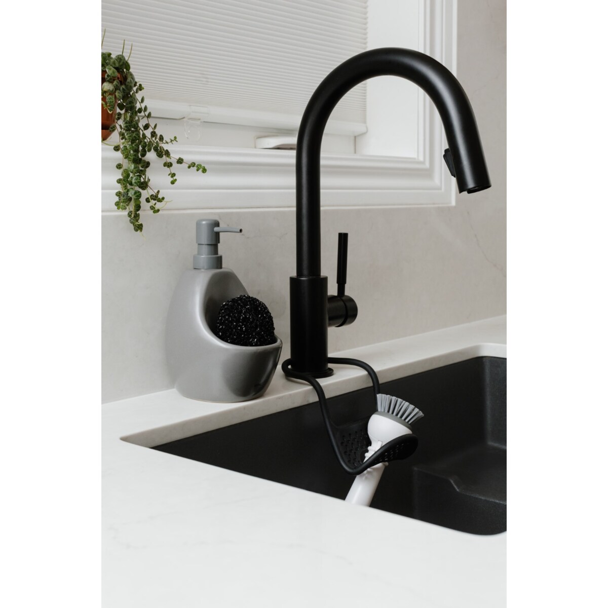 Dozownik do mydła lub płynu z gabką grafitowy Joey, 740 ml, Umbra