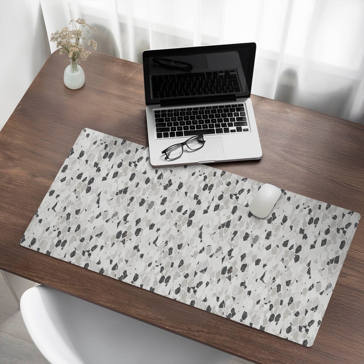 Czarno-Biała mata na biurko Mozaika terrazzo, 100x50 cm
