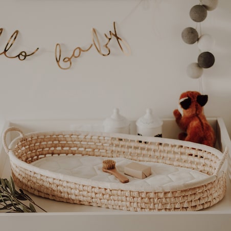 Kosz do przewijania — pleciony z grubej trawy