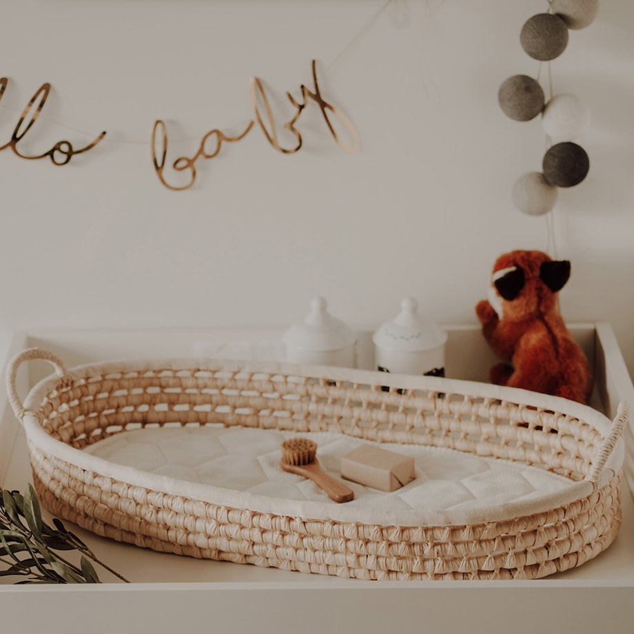 Kosz do przewijania — pleciony z grubej trawy