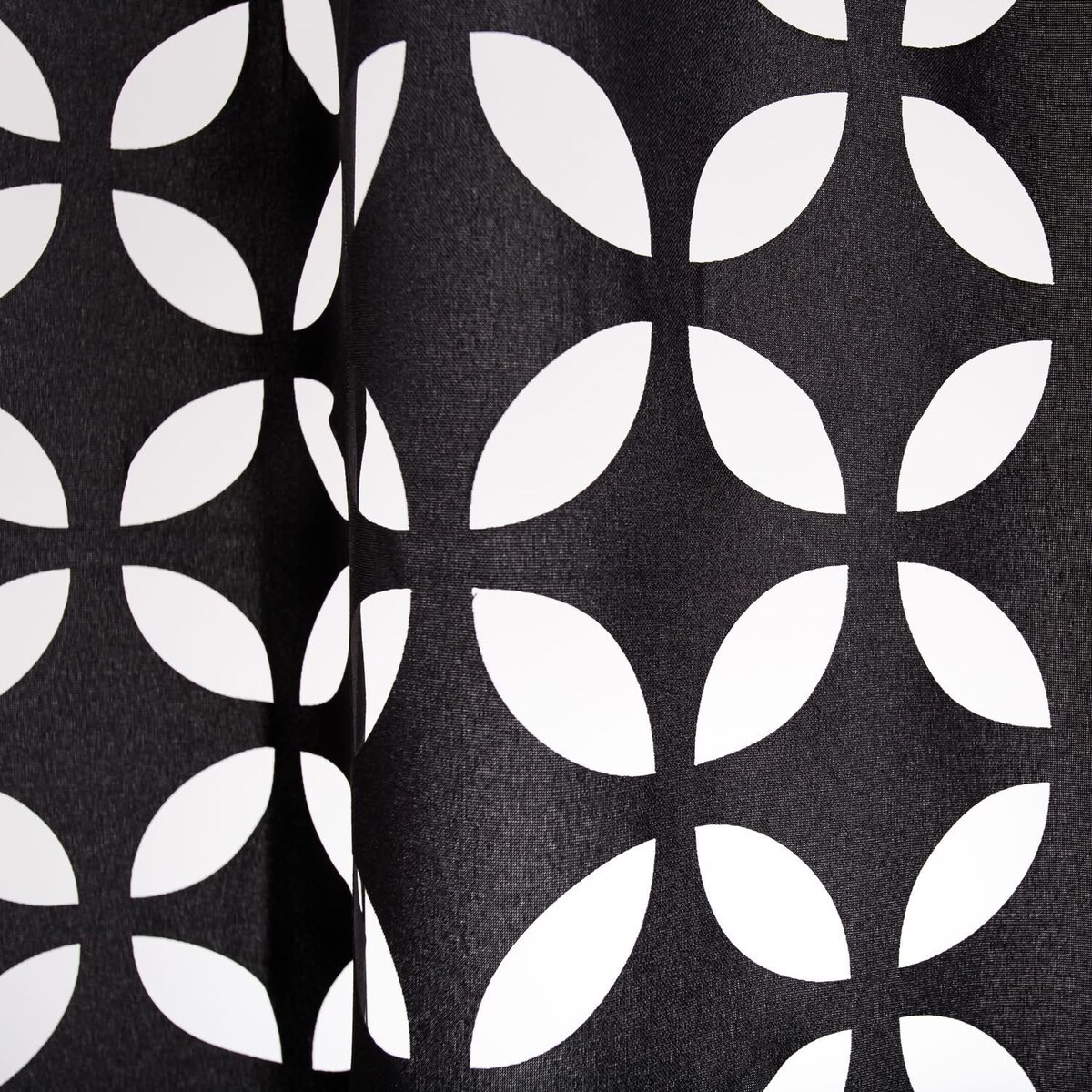 Zasłona "4leaves" wycinana laserowo 140x250 cm na przelotki