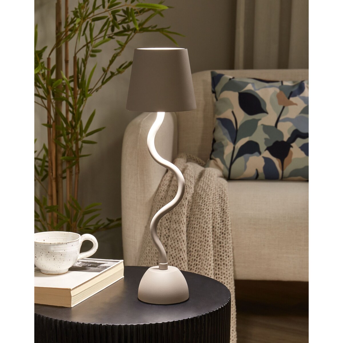 Bezprzewodowa lampa stołowa metalowa beżowa VOUGA