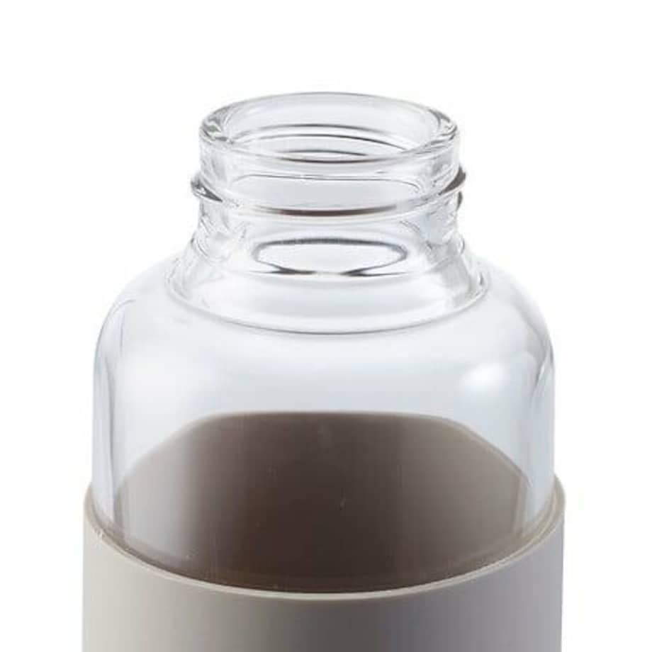 BUTELKA SZKLANA 0,5L beżowa Z POKROWCEM silikonowym