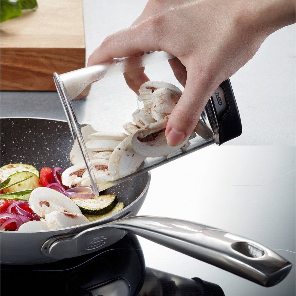 Krajalnica ręczna do warzyw i owoców z pojemnikiem, wygodna, domowa szatkownica.