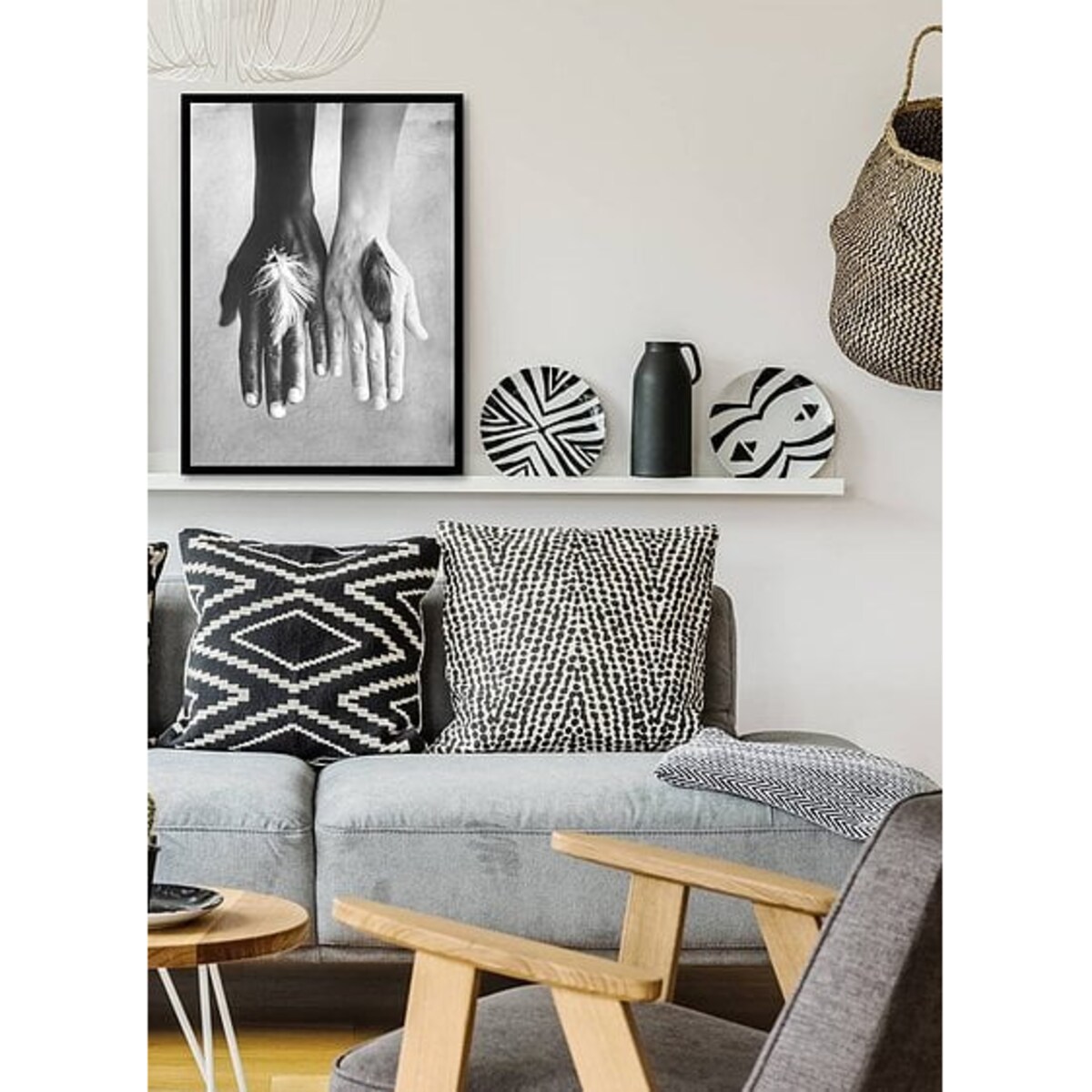 Poster Story, Plakat, Obraz - Piórka na Dłoniach, wymiary 70 x 100 cm