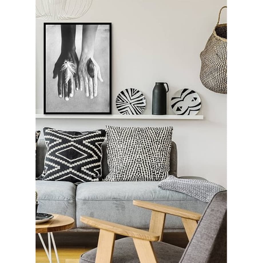 Poster Story, Plakat, Obraz - Piórka na Dłoniach, wymiary 70 x 100 cm