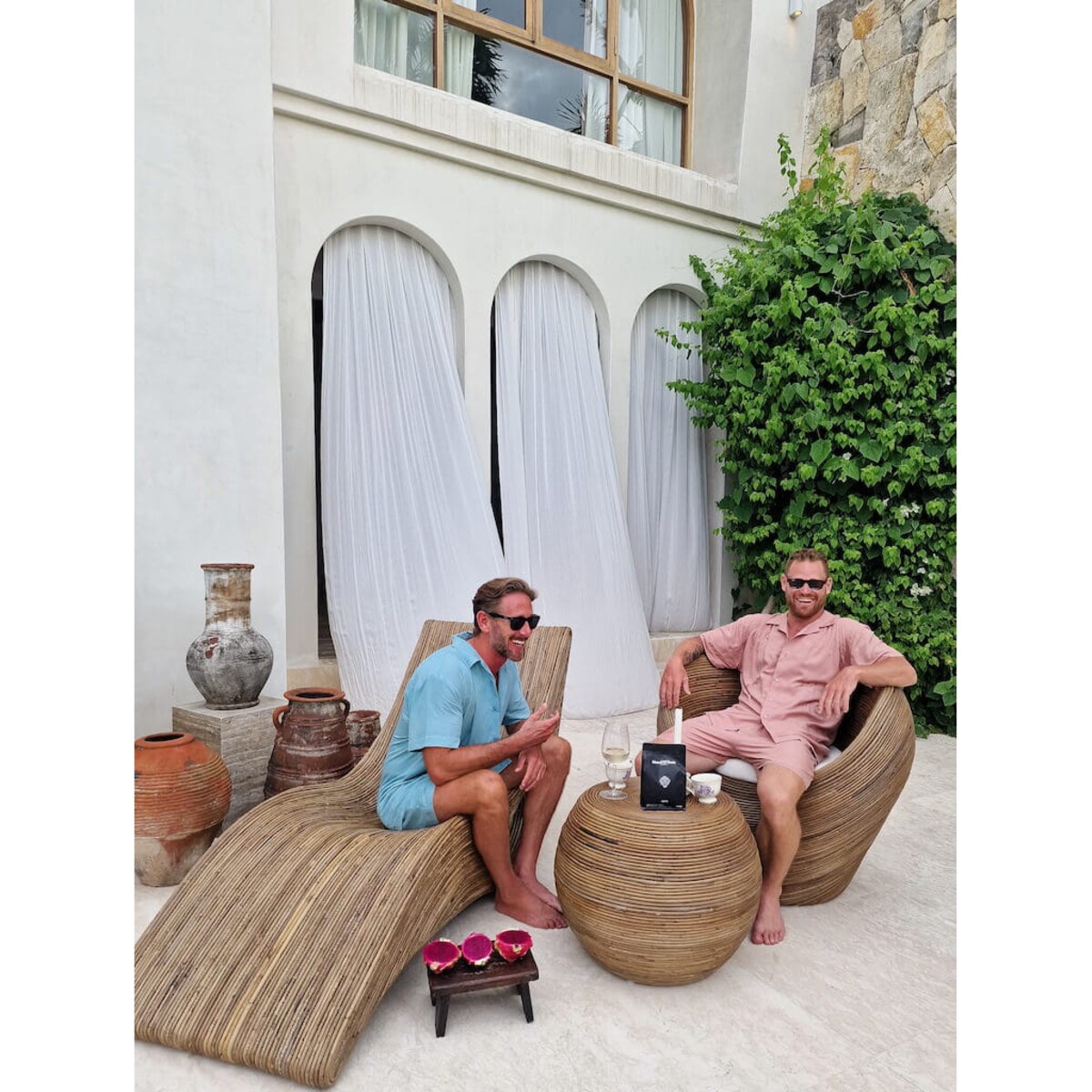 OKRĄGŁY RATTANOWY STOLIK TEGAL CIEMNY