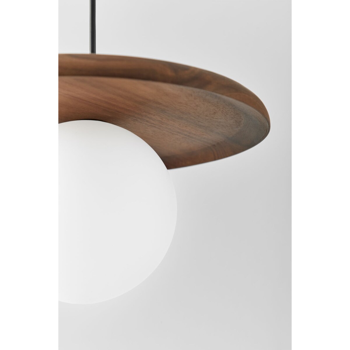 Lampa wisząca z drewna akacjowego Freidy
