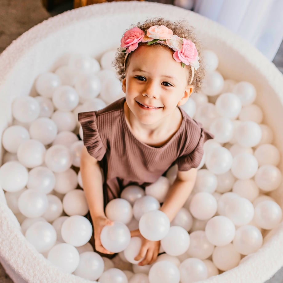 Zestaw Plastikowych Piłeczek 7cm dla Dzieci, Kulki do Basenu 50szt.: Fioletowe/Różowe/Szare/Transparentne