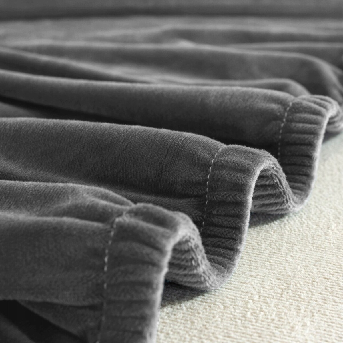 POKROWIEC NA KANAPĘ SZARY WELUR 2 OSOBOWY [22X2]