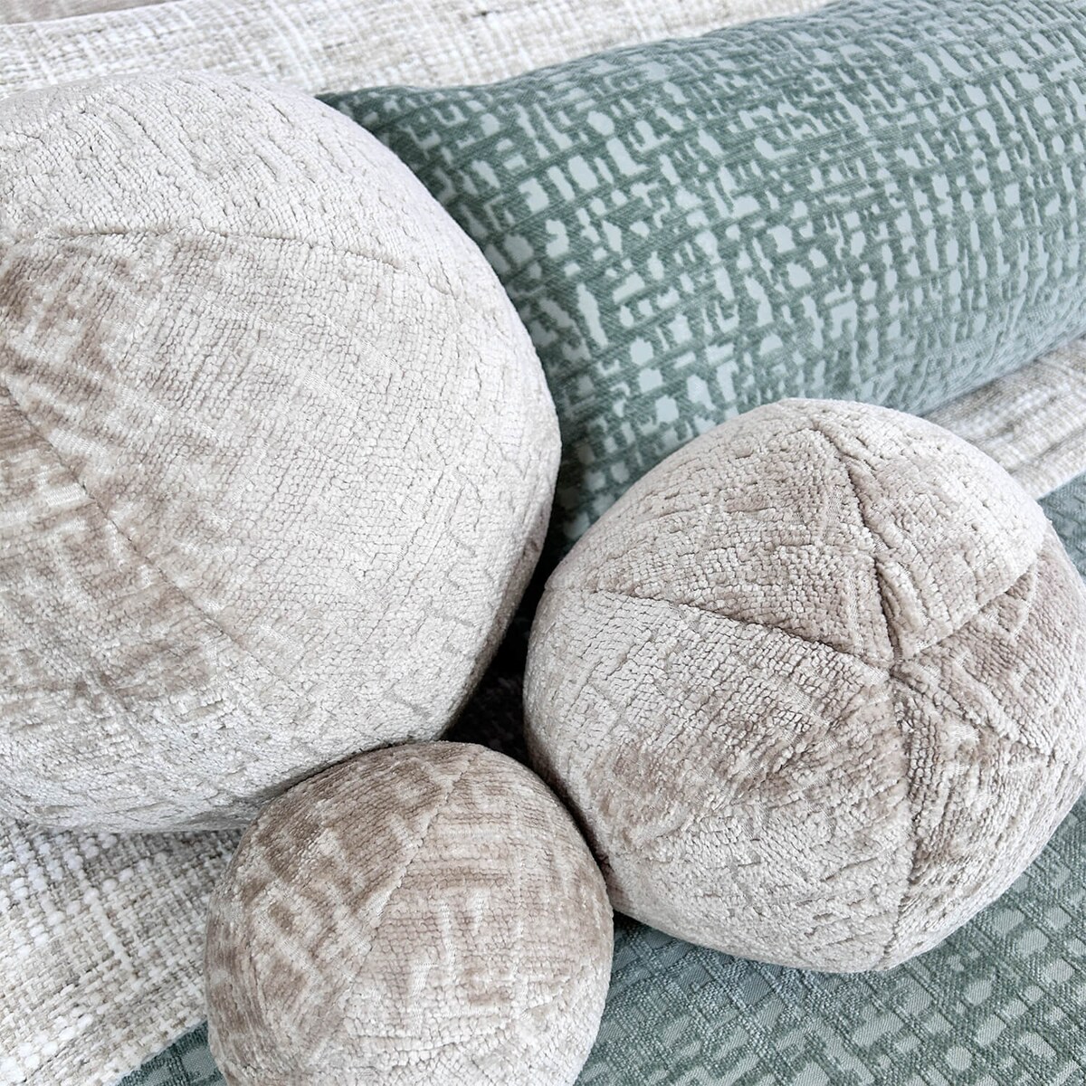 Poduszka HAPPY PILL 13 cm Beżowa