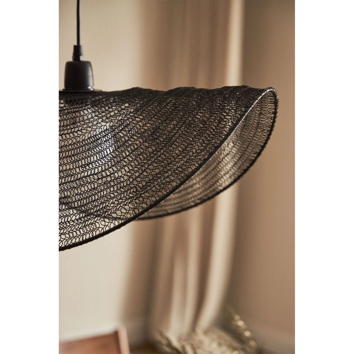 Lampa wisząca z drucianej siatki Garaine 58 cm, czarna