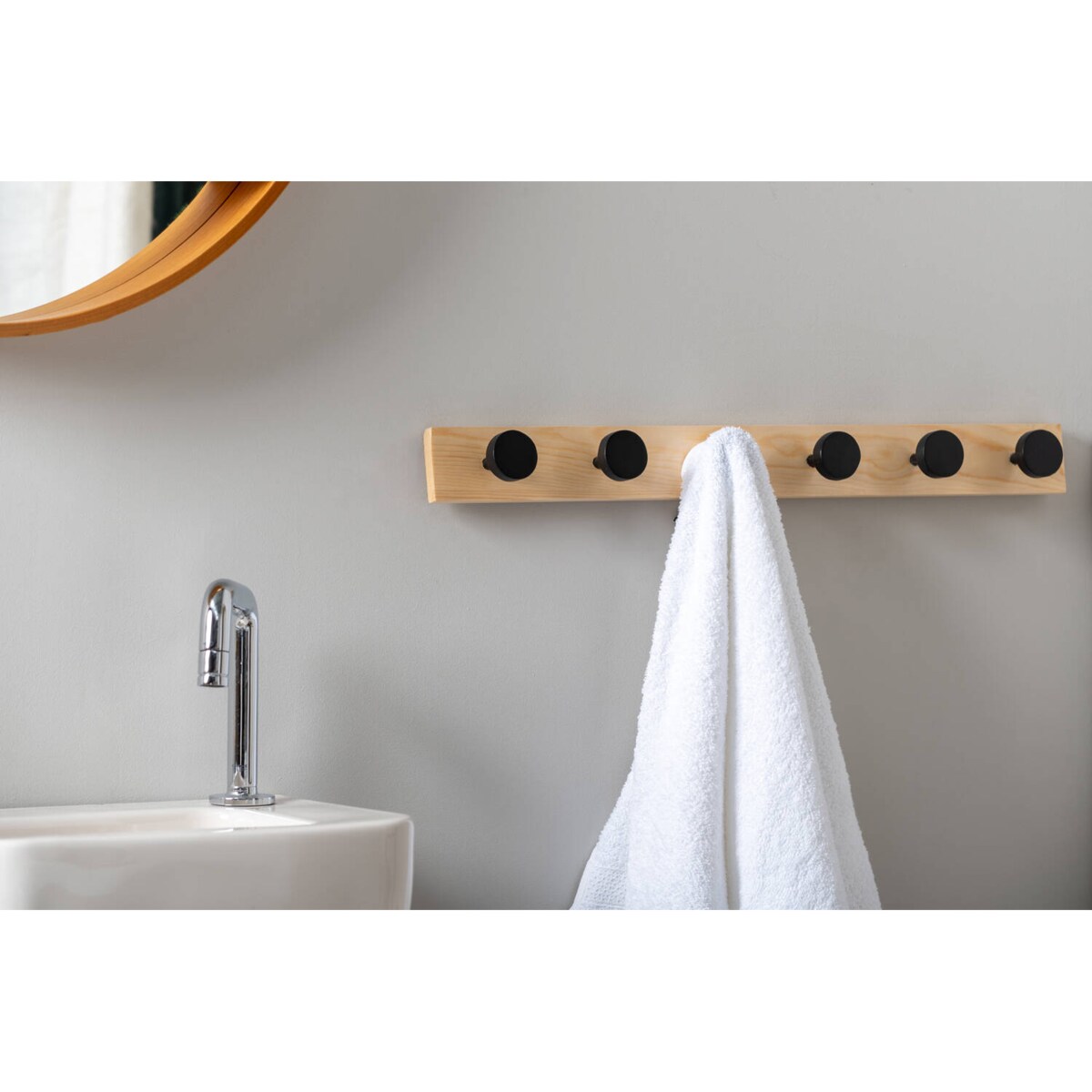 Wieszak na ubrania na ścianę KNOBS, 60 cm