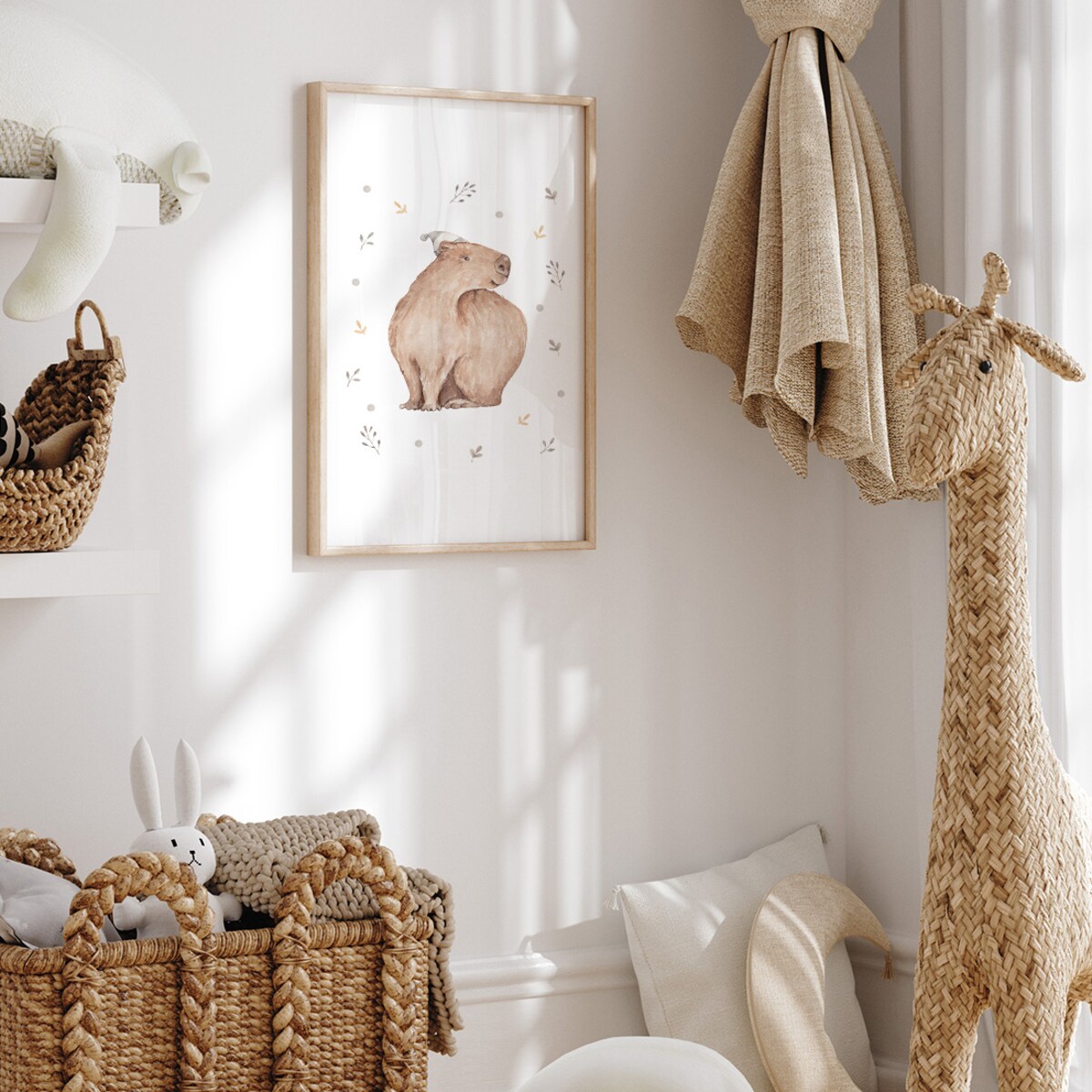 Plakat dla dzieci Kapibara z czapeczką 50x70