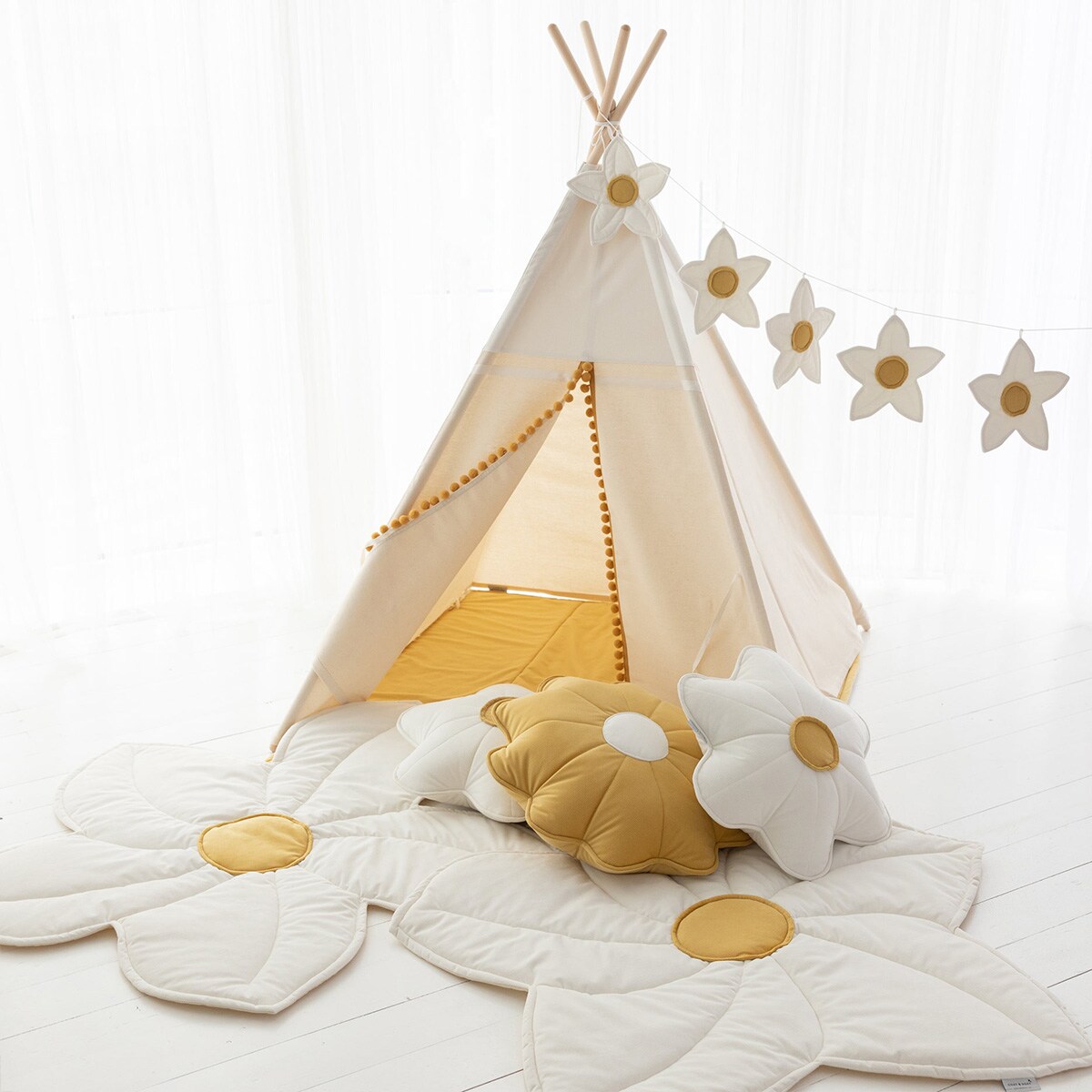 Namiot Tipi Daisy, zestaw z matą, poduszką i girlandą