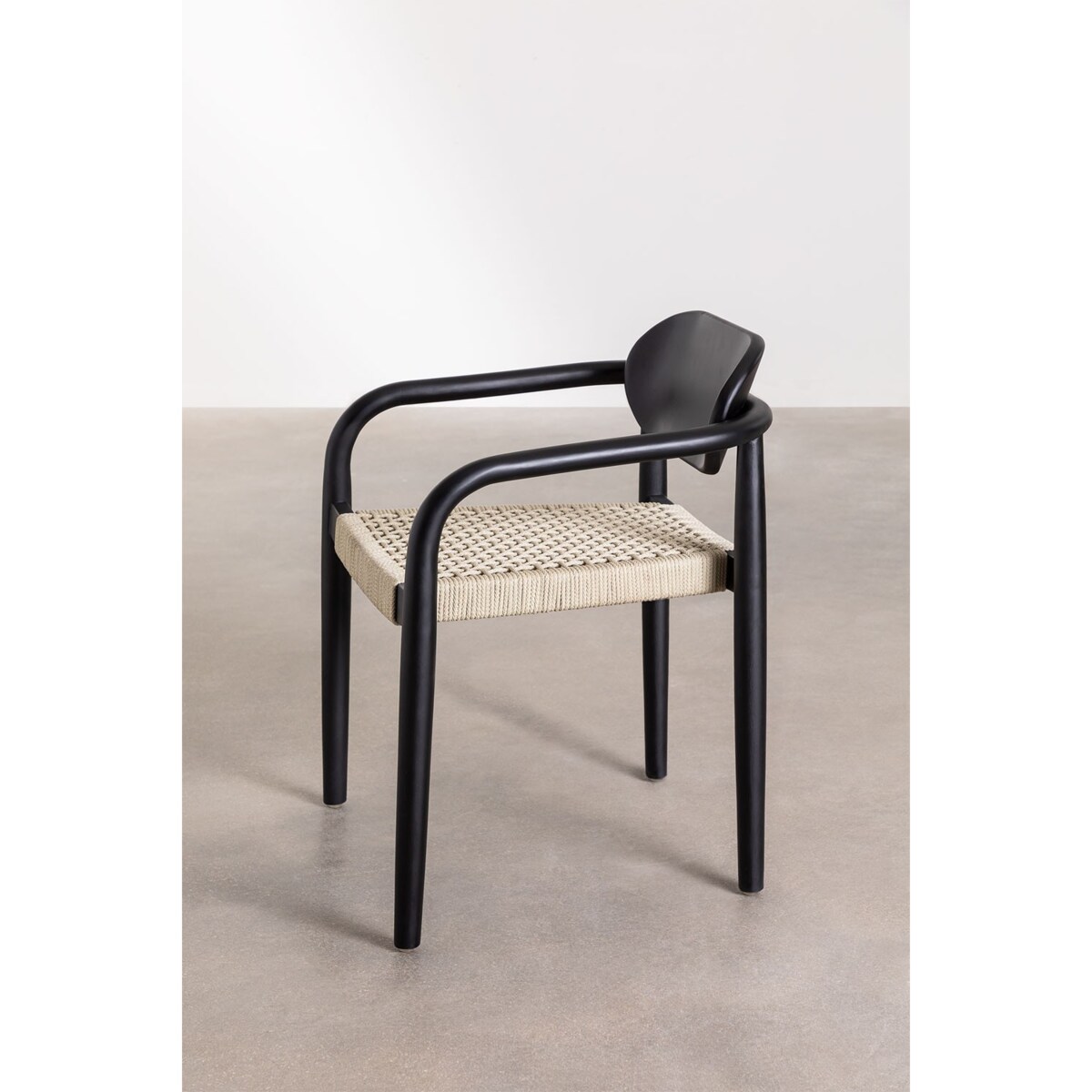 Krzesło drewniane z podłokietnikami i plecionką Ugmen czarne