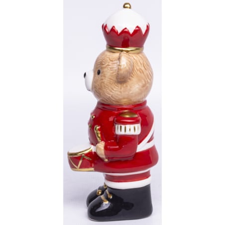 Figurka niedźwiadek 16x7x7 cm USO z biało-czerwonym ciasteczkiem na głowie