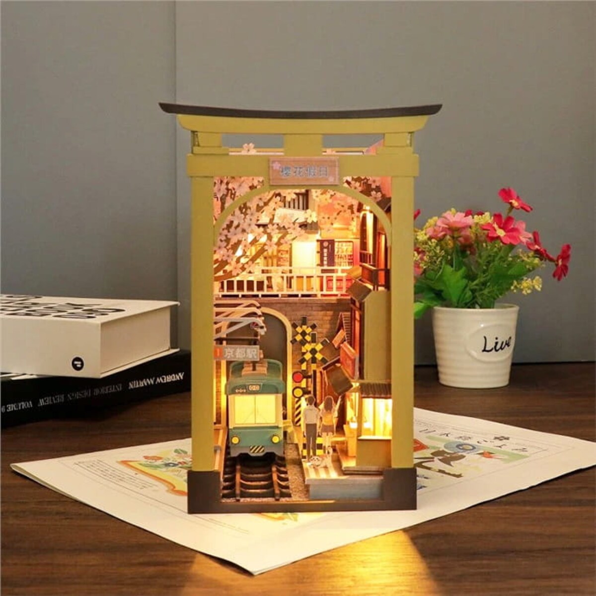 Miniaturowy domek Book Nook - Podróż na Hanami
