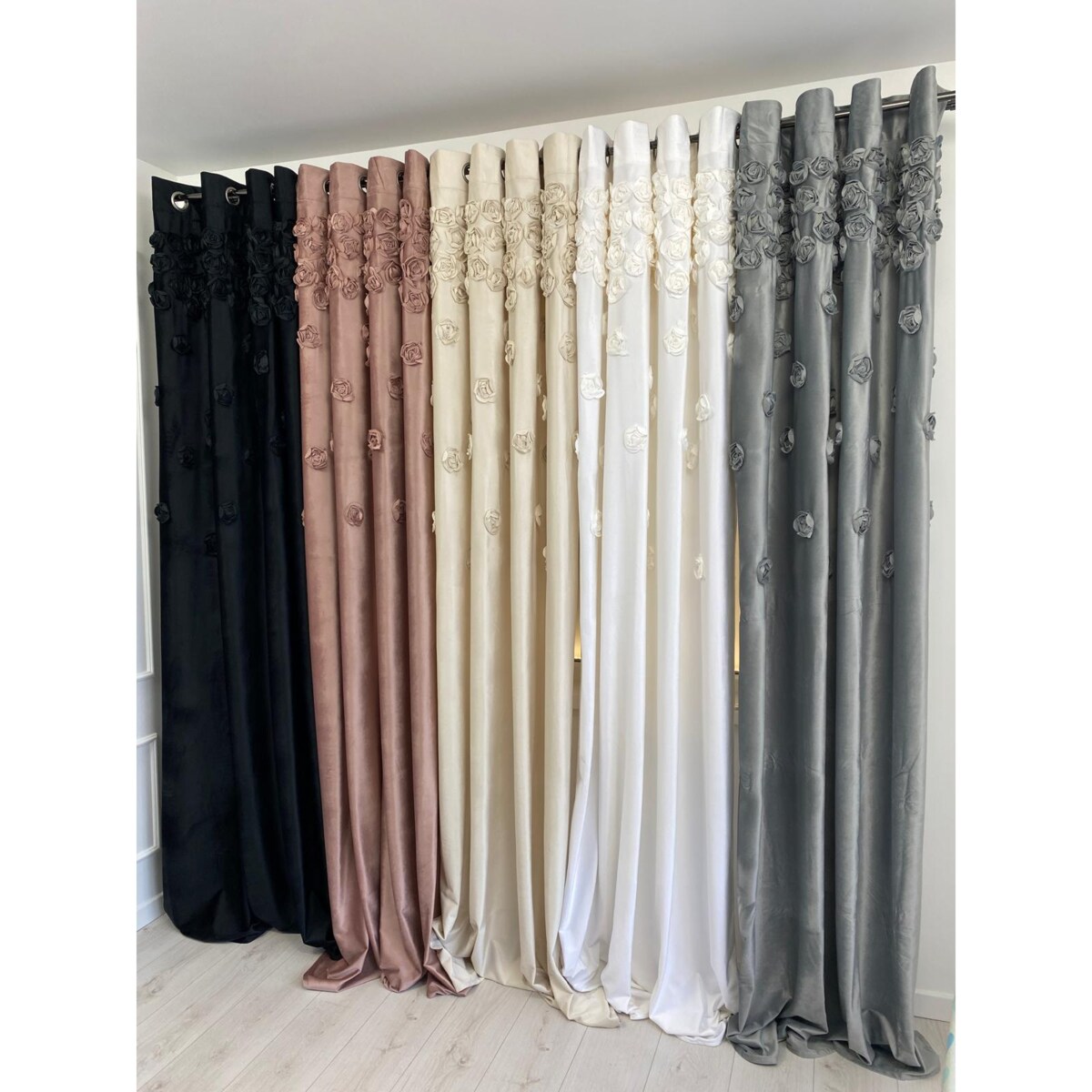 Zasłona welurowa "french roses" z wyszywanymi różami 140x270 cm taśma | brudny róż