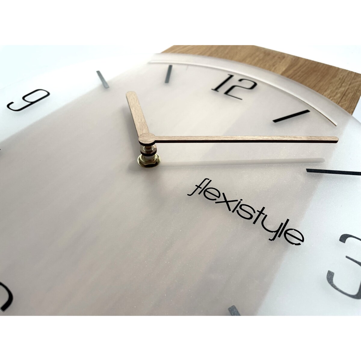 Drewniany zegar ścienny Geometric 40cm biały mrożony